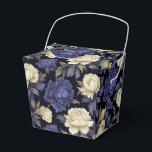 Caixa de Tratamento de Favor Floral<br><div class="desc">A caixa de tratamento favorito do partido é mostrada com um adorável impressão floral azul de peões multicolores. Personalize este item ou comprar como está. Dica: Apenas adicione as guloseimas de excelente e adicione uma fita festiva. Imagem licenciada</div>