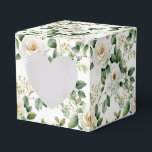 Caixa de Tratamento de Favor Floral<br><div class="desc">A caixa de tratamento favorito do partido é mostrada com um adorável impressão floral rosa branco. Personalize este item ou comprar como está. Dica: Apenas adicione as guloseimas de excelente e adicione uma fita festiva. Imagem licenciada</div>