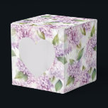 Caixa de Tratamento de Festa com Impressão de Lila<br><div class="desc">A caixa de favor de festa é mostrada com uma impressão floral de lilases. 
Personalize este item ou compre como está.
Dica: Basta adicionar seus ótimos tratamentos e adicionar alguma fita festiva.



Imagem Licenciada</div>