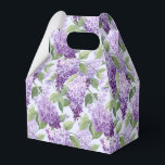 Caixa de Tratamento de Festa com Impressão de Lila<br><div class="desc">A caixa de favor de festa é mostrada com uma impressão floral de lilases. 
Personalize este item ou compre como está.
Dica: Basta adicionar seus ótimos tratamentos e adicionar alguma fita festiva.



Imagem Licenciada</div>