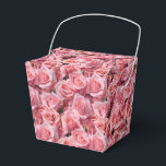 Caixa de Tratamento de Festa com Impressão de Rosa<br><div class="desc">A caixa de lembrança da festa é mostrada com uma encantadora impressão floral de rosas cor-de-rosa. 
Personalize este item ou compre como está.
Dica: Basta adicionar seus ótimos tratamentos e adicionar alguma fita festiva.



Imagem Licenciada</div>