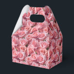 Caixa de Tratamento de Festa de Impressão de Rosas<br><div class="desc">Caixa de favor de festa é mostrada com uma adorável impressão floral de rosas rosa. 
Personalize este item ou compre como está.
Dica: Adicione seus excelentes tratamentos e uma fita festiva.



Imagem Licenciada</div>