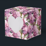 Caixa de Tratamento de Festa de Impressão Lilases<br><div class="desc">A caixa de lembrança da festa é mostrada com uma impressão floral de lilases. 
Personalize este item ou compre como está.
Dica: Basta adicionar seus ótimos presentes e adicionar alguma fita festiva.



Imagem Licenciada</div>