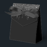 Caixa de Tratamento de Parte de Drivers de Glitter<br><div class="desc">A caixa de favorecimento da festa é mostrada com um impressão de gotejamento brilhante preto elegante na aba frontal e atrás. Perfeito para dar presente. Personalize este item ou comprar como está. Dica: Apenas adicione suas guloseimas de excelente e adicione uma fita bonita. Impressão licenciado</div>