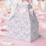 Caixa de Tratamento de Partes<br><div class="desc">A caixa de favoritos da parte é mostrada em uma lavanda elegante e impressão de damask branco. Personalize este item e adicione-o ou comprar conforme mostrado. Dica: adicione um adesivo com nomes e adicione uma fita bonito. Dica de Imagem Licenciada: Basta adicionar suas guloseimas de excelente e adicionar alguma fita...</div>