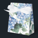 Caixa de Tratamento de Partes<br><div class="desc">A caixa de favorecimento do partido é mostrada em um bonito elegante azul hydrangea floral watercolor impressão. Personalize este item e adicione-o ou comprar conforme mostrado. Dica: adicione um adesivo com nomes e adicione uma fita bonito. Dica de Imagem Licenciada: Basta adicionar suas guloseimas de excelente e adicionar alguma fita...</div>