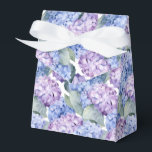 Caixa de Tratamento do Partido Hydrangeas<br><div class="desc">A caixa de favoritos de festas é mostrada com um adorável impressão floral de hydrangeas. Personalize este item ou comprar como está. Dica: Apenas adicione as guloseimas de excelente e adicione uma fita festiva. Imagem licenciada</div>