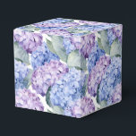 Caixa de Tratamento do Partido Hydrangeas<br><div class="desc">A caixa de favoritos de festas é mostrada com um adorável impressão floral de hydrangeas. Personalize este item ou comprar como está. Dica: Apenas adicione as guloseimas de excelente e adicione uma fita festiva. Imagem licenciada</div>