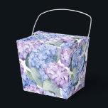 Caixa de Tratamento do Partido Hydrangeas<br><div class="desc">A caixa de favoritos de festas é mostrada com um adorável impressão floral de hydrangeas. Personalize este item ou comprar como está. Dica: Apenas adicione as guloseimas de excelente e adicione uma fita festiva. Imagem licenciada</div>