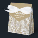 Caixas de Favor de Festa Estilo Tenda Dourada com<br><div class="desc">Caixas de favor de festa com folhas de palmeira brancas em um fundo dourado. Perfeito para qualquer celebração, festa de aniversário, chá de noiva, festa de noivado, festa de aposentadoria, casamento e mais. Clique em PERSONALIZAR para alterar a cor do fundo, as fontes e adicionar texto. Veja convites e itens...</div>