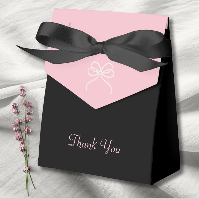 Caixas de Favor Gala Rosa e Preto dos 75 anos da C (Elevate your party favors with these chic pink and black pearl bow boxes for a 75th gala.)