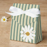 Caixas de Favor Personalizadas da Margarida Verde<br><div class="desc">Caixas de Favor Personalizadas da Margarida Verde | Caixas de Presentes para Festa Floral Adicione um toque fresco e elegante à sua celebração com essas belas Caixas de Favor Personalizadas da Margarida Verde. Com um delicado design de margarida e uma paleta de cores verde suave, essas encantadoras caixas de favor...</div>