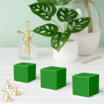Caixas de Favoritos Verdes Personalizadas - Estilo<br><div class="desc">Celebre com estilo essas caixas personalizadas de favores verdes em um design clássico. Perfeitos para casamentos,  aniversários e eventos especiais,  eles oferecem elegância de eterno com espaço para personalização. Adicione nomes,  datas ou mensagens para corresponder ao seu tema. Excelente para pequenos benefícios,  presentes ou obrigados pensativos.</div>