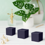 Caixas de Favors Azul-Marinho Simples Atraentes Pe<br><div class="desc">As Caixas de Favors Azul-Marinho Simples Atraentes Personalizáveis oferecem uma maneira elegante e sofisticada de apresentar seus presentes ou guloseimas. Com um design minimalista azul-marinho,  essas caixas podem ser personalizadas para se adequar a qualquer ocasião. Perfeitas para casamentos,  festas ou eventos especiais,  adicionando um toque atencioso à sua celebração.</div>