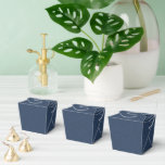 Caixas de Presente Elegantes em Azul Texturizado p<br><div class="desc">Adicione um toque de sofisticação a qualquer celebração com estas elegantes caixas de presente em azul texturizado para viagem. Perfeitas para casamentos,  festas ou eventos especiais,  são ideais para guardar guloseimas,  lembranças ou presentes pequenos. Seu design refinado e construção robusta tornam cada presente ainda mais especial.</div>