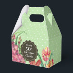 Caixinha De Lembrancinhas 50º Aniversário Primavera Floral Quente Bolinhas B<br><div class="desc">Projetado com base na minha ilustração aquosa de tulipas amarelas de papagaio, lírio laranja e gladioli de salmão de pêssego quente. Uma bela combinação de flores de primavera aquecidas, de cor clara, com fundo verde-claro e bolinhas brancas. Personalizável no Zazzle com seu próprio texto para uma comemoração de aniversário. Veja...</div>