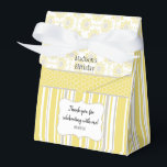 Caixinha De Lembrancinhas Amarelo de Abelha e Geométrico Cinza Personalizado<br><div class="desc">Celebre com nossa coleção de abelhas melíferas em amarelos suaves e cinza divertidos. Itens correspondentes para completar sua coleção de eventos estão disponíveis em nossa loja Zazzle!</div>