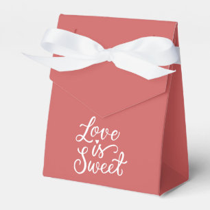Caixinha De Lembrancinhas Amor é doce no casamento vermelho e branco indiano