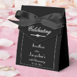 Caixinha De Lembrancinhas Aniversário de Casamento Elegante Preto Chic Simpl<br><div class="desc">Caixa de Favoritos de Namoro Simples Elegante Personalizado Nomes de Chic Negra Moderna. Caixa de Favor do Aniversário do Casamento Personalizado Clássico, elegante, com Nomes de Noiva e de Almoço e Data do Casamento. Clique em personalizar esta modelo para personalizar a Caixa de Favoritos do Aniversário de Casamento de qualquer...</div>