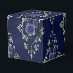 Caixinha De Lembrancinhas Azul Marinho e Floral Vitoriana em Damask Prata<br><div class="desc">Deslumbrante caixa de favores com padrão floral damask vintage em tons de azul marinho e prata.</div>