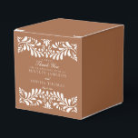 Caixinha De Lembrancinhas Azulejo de Argila Talavera Estilo Espanhol Casamen<br><div class="desc">Todos amam uma festa! Esta coleção é uma mistura deslumbrante de elegância e patrimônio cultural, inspirada nos padrões tradicionais de azulejos de argila Talavera mexicanos. A borda floral de terracota laranja queimada terrosa exala sofisticação e um toque de charme festivo, tornando-a perfeita para sua celebração inspirada em espanhol ou mexicano....</div>