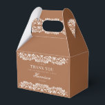 Caixinha De Lembrancinhas Azulejo de Talavera Clay Spanish Fiesta de Casamen<br><div class="desc">Todos amam uma festa! Esta coleção é uma mistura deslumbrante de elegância e patrimônio cultural, inspirada nos padrões tradicionais de azulejos de argila Talavera mexicanos. A borda floral terracota de laranja queimada exala sofisticação e um toque de charme festivo, tornando-a perfeita para sua celebração inspirada em espanhol ou mexicano. Se...</div>