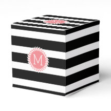 Bandas brancas e pretas monogramas e coroa branca