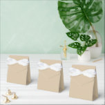 Caixinha De Lembrancinhas Bege Champanhe<br><div class="desc">Bege champanhe é uma mistura suave e pálida de bege e dourado claro, beijada por subtis tons de amarelo quente ou rosa. Inspirada pela elegância atemporal do vinho espumante, essa cor evoca luxo, sofisticação e celebração. Seu brilho discreto a torna uma favorita para casamentos, eventos corporativos e momentos cotidianos de...</div>
