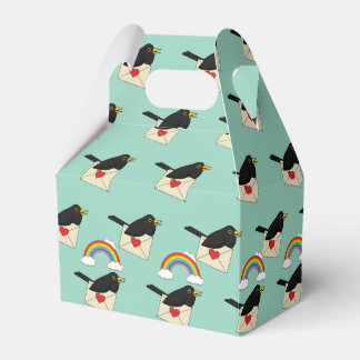 Caixinha De Lembrancinhas Blackbird Flying Above the Rainbow with Letter 