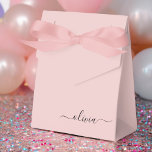 Caixinha De Lembrancinhas Blush Rosa Empoeirado Script Monograma Nome Modern<br><div class="desc">Blush Rosa Empoeirado Brilho Glitter Monograma Adicione Seu Nome Caixas de Presente de Papel para Festa Isso torna o presente perfeito para o aniversário de 16 anos,  casamento,  chá de noiva,  aniversário de casamento,  chá de bebê ou despedida de solteira para alguém que ama luxo e estilos chiques.</div>