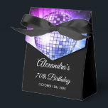 Caixinha De Lembrancinhas Bola Disco da Festa de aniversário Roxa de 70's<br><div class="desc">Eleve sua celebração de 70 com nossa caixa de favorecimento da Festa de aniversário Roxa 70. Esta caixa de favoritos captura a essência da era da discoteca, fazer-a a escolha perfeita para uma cesta temática na discoteca ou qualquer evento onde você queira infundir um toque de magia dos anos 70....</div>