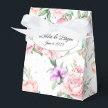 Caixinha De Lembrancinhas Box Favor Box-Floral Impressão<br><div class="desc">Esta caixa de favoritos do casamento é mostrada em um adorável design de impressão floral multicolorido. Mostrado com nomes de exemplo e data. Cor Branco Personalize este item e altere os nomes e a data para o seu. Imagem do stock freepik.com</div>
