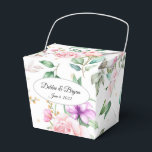 Caixinha De Lembrancinhas Box Favor Box-Floral Impressão<br><div class="desc">Esta caixa de favoritos do casamento é mostrada em um adorável design de impressão floral multicolorido. Mostrado com nomes de exemplo e data. Cor Branco Personalize este item e altere os nomes e a data para o seu. Imagem do stock freepik.com</div>