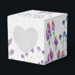 Caixinha De Lembrancinhas Branco Embalado Com Flores De Aquarela<br><div class="desc">Padrão floral de aquarela em fundo branco gravado para o casamento</div>