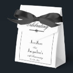Caixinha De Lembrancinhas Branco Personalizado Clássico Elegante de Aniversá<br><div class="desc">Clássico Elegante De Aniversário De Casamento Qualquer Aniversário De Casamento Personalizado Caixa Simples De Favor De Chic White. Caixa de Favor do Aniversário do Casamento Personalizado Clássico, elegante, com Nomes de Noiva e de Cavalo e Data de Casamento e qualquer Data de Aniversário. Clique em personalizar esta modelo para personalizar...</div>