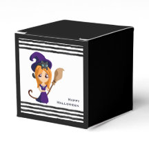 Bruxa Fofa de Chapéu Roxo no Halloween
