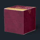 Caixinha De Lembrancinhas Burgundy e Dourado Intenso<br><div class="desc">Caixa de favores vintage deslumbrante com acentos de ameixa burgundy e dourado.</div>