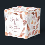 Caixinha De Lembrancinhas Casamento Chic Costeiro Aquarela Conchas de Praia<br><div class="desc">Caixas de Favorito PFavor Boxes Casamento Chic Costeiro Aquarela Conchas de Praia apresenta um lindo padrão de conchas em um fundo branco com seus nomes personalizados e data na lateral. Perfeito para casamentos costeiros e de verão. Personalize editando o texto nas caixas de texto. Criado por Evco Studio. Veja itens...</div>