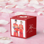 Caixinha De Lembrancinhas Casamento Chinês de Dupla Felicidade do Red Knot U<br><div class="desc">O moderno e minimalista nó de felicidade dupla de união, amor e casamento em vermelho. A dupla felicidade é um símbolo clássico e auspicioso usado em todos os casamentos chineses, orientais e asiáticos. Concebido por gordura*fa*estanho. Fácil de personalizar com seu próprio texto, foto ou imagem. Para pedidos personalizados, entre em...</div>