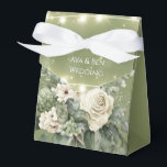 Caixinha De Lembrancinhas Casamento de Luzes Brancas Verdes<br><div class="desc">Espero que gostem destes florais de peônias de cor branca e verde e de uma corda de luzes. Os convites correspondentes e os suprimentos de terceiros estão disponíveis neste conjunto de coleções.</div>
