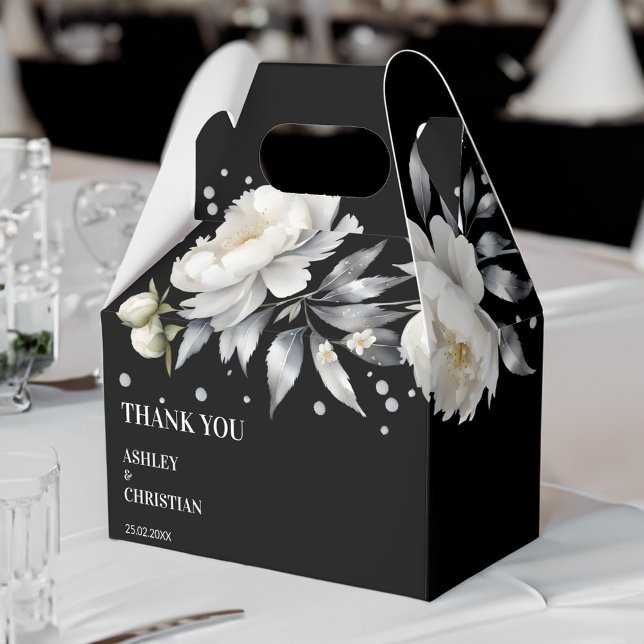 Caixinha De Lembrancinhas Casamento de vassoura preto e branco elegante (Black and white elegant boho white peonies wedding favor box personalized favor boxes black)