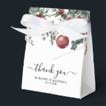 Caixinha De Lembrancinhas Casamento no inverno Floral de Natal Elegante<br><div class="desc">O inverno russo temia a criação de caixas com um simples fundo branco,  florais e folhagem festivos de aquarelas,  de natal vermelho e dourado,  o título 'obrigado você' e seus nomes.</div>