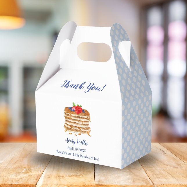 Caixinha De Lembrancinhas Chá de Bebê Azul Xadrez com Panqueca de Frutas em  (Watercolor pancake design adorns favor boxes, ideal for your baby shower party favors. )