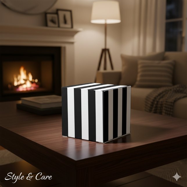 Caixinha De Lembrancinhas Clássico Branco e Preto Listrado Clássico 2x2x2 (Classic White and Black Striped Classic 2x2x2 Favor Boxes)
