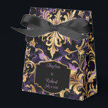 Caixinha De Lembrancinhas Colorida,Extravagante,Roxo e Dourada<br><div class="desc">Design de cor,  extravagante,  roxo e ouro. As matizes roxas e douradas adicionam um toque de luxo à sua cozinha,  e os padrões e detalhes intrincados tornam isto verdadeiramente atraente.</div>