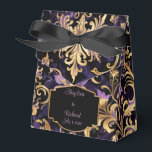 Caixinha De Lembrancinhas Colorida,Extravagante,Roxo e Dourada<br><div class="desc">Design de cor,  extravagante,  roxo e ouro. As matizes roxas e douradas adicionam um toque de luxo à sua cozinha,  e os padrões e detalhes intrincados tornam isto verdadeiramente atraente.</div>