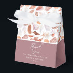 Caixinha De Lembrancinhas Conchas de Praia Aquarela Casamento Chic Costa<br><div class="desc">Caixas de Lembranças para Casamento em Aquarela Beach Seashells Watercolor Coastal Chic apresentam um lindo padrão de conchas do mar em um fundo branco com o texto "Obrigado" em letra moderna e personalizado com seus nomes e data. No verso está sua hashtag de mídia social. Perfeito para casamentos e eventos...</div>