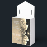 Caixinha De Lembrancinhas Convite de Casamento Floral Dourado Metálico Moder<br><div class="desc">Eleve o seu dia especial com este deslumbrante convite de casamento com um cativante design floral simétrico. As pétalas metálicas elegantes, acentuadas por toques suaves de cores vibrantes e brilhos inspirados nos céus, criam uma sensação moderna e atemporal. A mistura única de padrões florais abstratos e elementos de noite estrelada...</div>