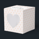 Caixinha De Lembrancinhas Corações Rosa Bege<br><div class="desc">Coração branco com nomes de recém-casados em padrão de coração rosa bege.</div>