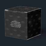 Caixinha De Lembrancinhas Crie o Seu Próprio Personalizado<br><div class="desc">Personalize este item do zero com suas próprias imagens e/ou texto, substituindo o que está atualmente exibido nele por elementos seus, ou personalize o fundo atual. Visite o Decorador de Eventos na Zazzle para ver toda a nossa coleção de produtos fáceis de personalizar que você pode imprimir o que quiser,...</div>